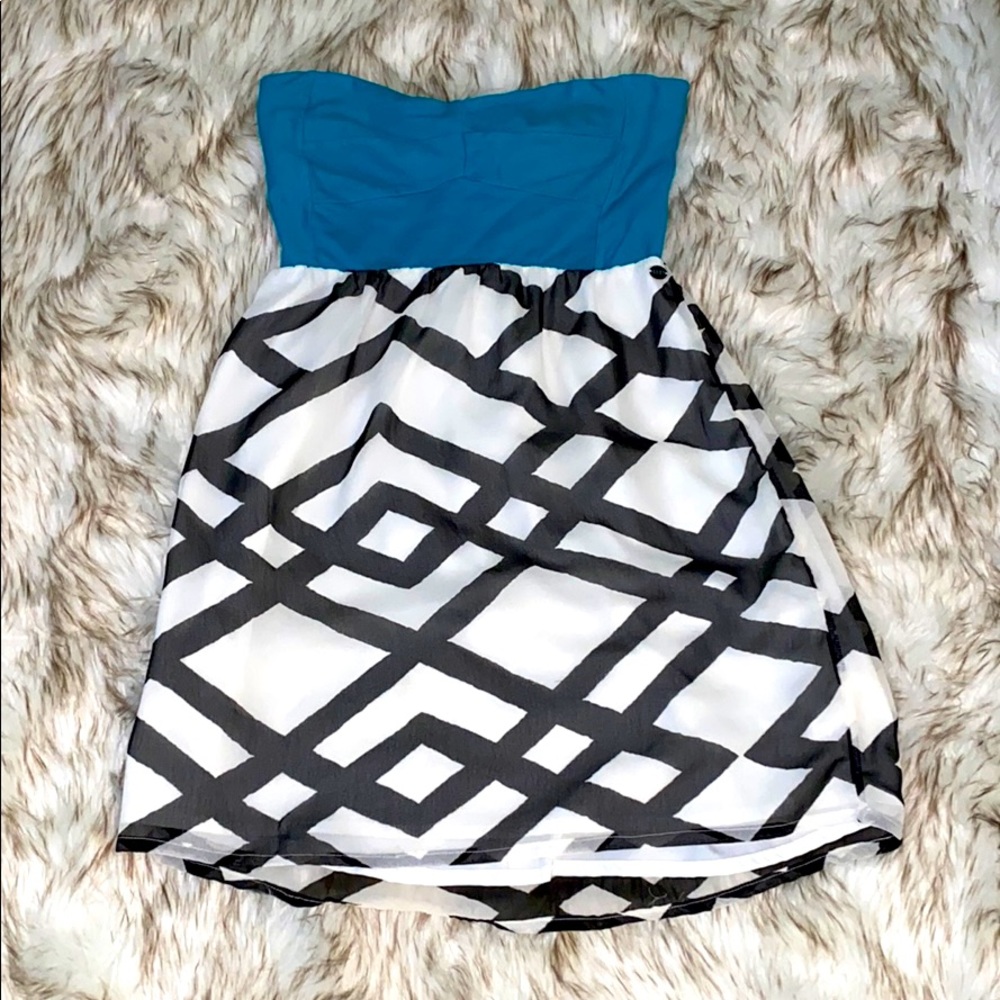 🚫SOLD🚫Roxy🖤Strapless Dress